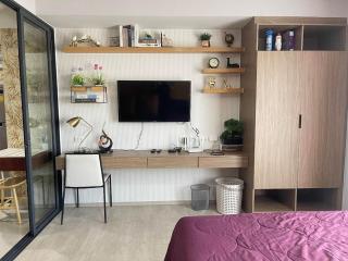 Exclusive Condo with Pool - Self Check-in - 9