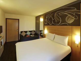 ibis Reading Centre - 4