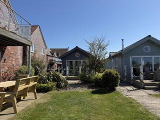 Mariners, The Bay, 2 bedrooms with ensuites, parking nearby, 1 medium or 2 small dogs welcome - 8