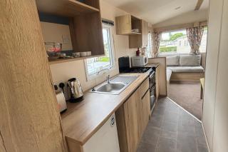 Caravan Sleeps 5 - Decking Parking Pet Friendly - 6