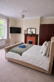 Extra Large Bright Room in the Heart of Stoke - 4