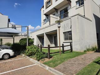 Modern 2BR Apartment in Sandton - 6