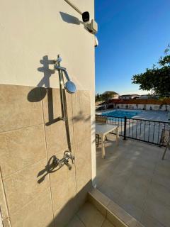 Sunny Pool House - 5