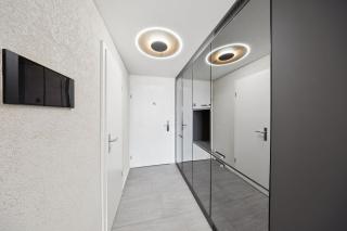 Aurevo Luxury Apartment - Pool, Spa & Lakeview - 2