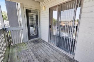 Bright and Spacious 2BR with King Bed, Pool, Gym Near UAB & Hospitals - 4