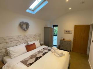 Umber, Gallery Cottages, Devon - 2