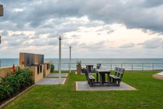 G1Bermuda-Oasis on Willard Beach - 8
