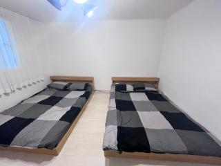 2, near hongdae, 1st floor,3beds, 2rooms - 2