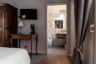 Plaza View Luxury Apartment, Alba - 5
