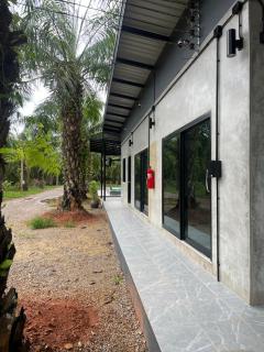 บ้านสวนริมน้ำยางยวนโฮมหลอดพูลวิลล่า - 3