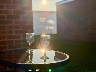 2 Bedroom Luxury Chalet - free swimming included - Scratby - 2