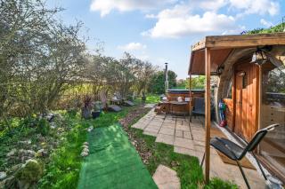 Luxury Pod-Sleeps 2-Hot Tub-Pets-Garden - 7