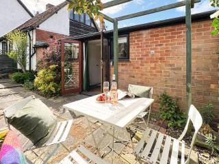 Darcy's Snug by The Suffolk Cottage Collection - 7