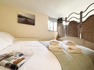 Darcy's Snug by The Suffolk Cottage Collection - 3