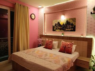 luxe retreat near Prem mandir by RAMYA STAYS - 1