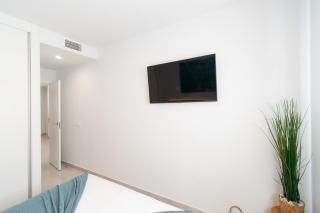 Modern 2BR Apt with own Terrace & Pool access - 6