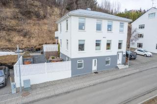Luxury Nordic Villa w Hot Tub - Beautiful Views - 6