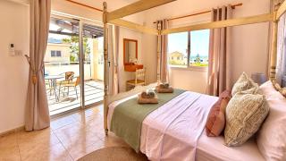 Villa Isabella 3-bedroom Premium Residence in Coral Bay - 8
