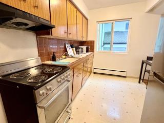 Kitsilano Beach Retreat Just 10 Min Walk to Sand - 3