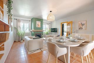 Family Villa with Pool Close to the Beach & Málaga - 4