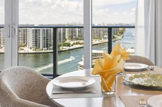 Corner Modern Ocean View Low Floor - 1