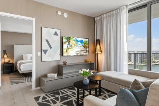 Corner Modern Ocean View Low Floor - 5