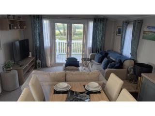 Charming Isle of Wight Holiday Park Retreat with Nature Views - 6
