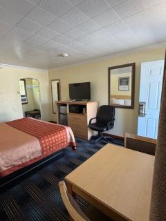 Colonial Motel - 3