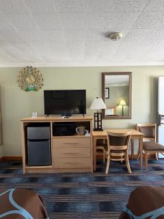Colonial Motel - 7