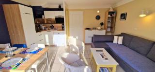 "LE PIED D'ALOUETTE" Maison 8 personnes, village vacances, au coeur d'un golf 18 trous, accès piscines gratuit - 2