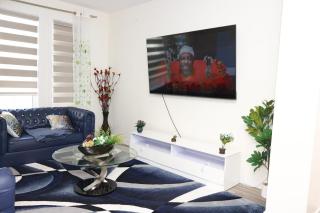 3 Bedrooms main Floor House Here For You - 1