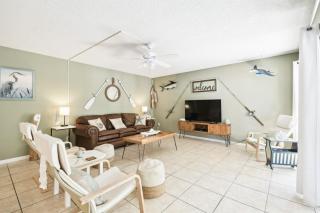 Intracoastal Condo 5 min walk to beach! - 6