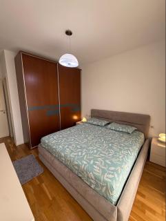 Quiet upscale area with stunning view - 5
