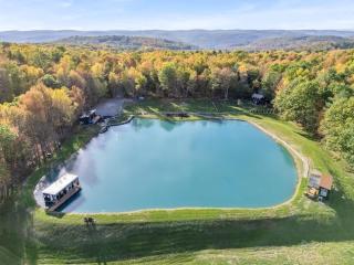 Tiny House on a Waterfall at Private Tiny Lake - 5