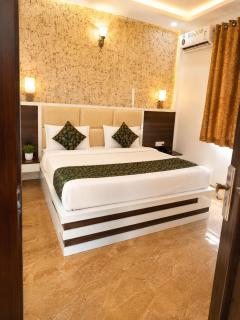 Hotel Boston Rooms by SOT - Affordable Stay near Taj #Parking #Ac #2 min drive to Taj - 9