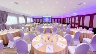 Crowne Plaza Bahrain by IHG - Manamah - 3