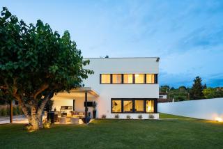The White House, outdoor kitchen and private pool - 9