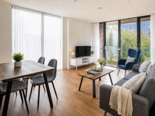Stylish 3-Bed Apartment near Victoria - 6