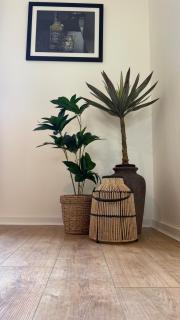 House Sleeps 6 with Parking - 9