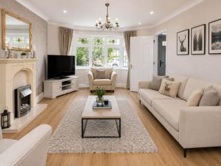 Wiltshire House • Detached • Driveway Parking • Excellent Location • Fast Wifi • Yoko Property - 9