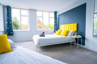 #158 Westbourne Beach Retreat - Sleeps 10 - 1
