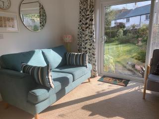 Peaceful garden home with parking - 8