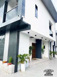 Fortuneselitesuites & Apartment - 8