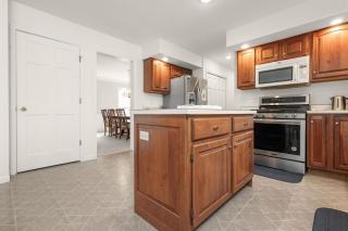 ND Retreat at the Pond - 4 BR, 2 BA Close to ND - 3