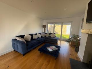 5 bedrooms, free parking, EV charger, 4 bathrooms - 5