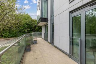 Modern 2-Bed Ground-Floor Flat with Private Terrace - 7