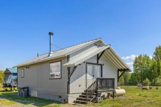 Family Cabin w/ Private Pond & Mountain Views - 0