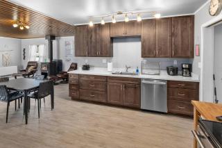 Family Cabin w/ Private Pond & Mountain Views - 8