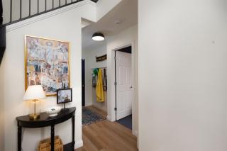 ND RetreatLuxury 3 B 35 BA Townhome 15mi to ND - 6