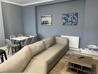 7 BR House in St Pauls by Prescott Apartments - 7